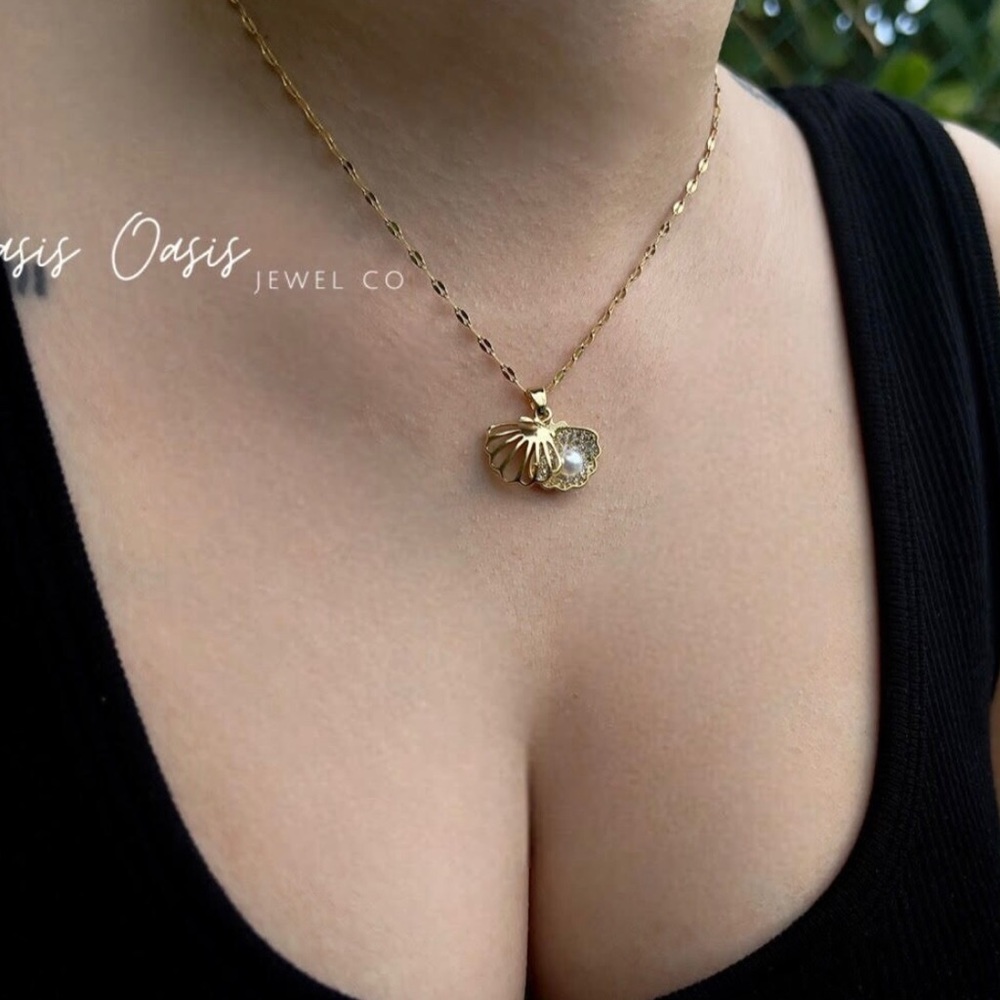 Dainty Seashell Pearl Gold Stainless Steel Pendant Necklace